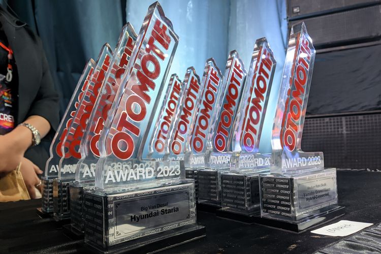 All new Innova Zenix Hybrid Raih Car of the Year Otomotif Award 2023