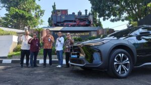 Peduli Lingkungan, PT KAI Sewa 9 Unit Mobil Listrik Toyota bZ4X